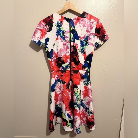 Milly Floral Print Fit and Flare Skater Dress Women’s Size 4, Colorful, Pockets - Picture 9 of 12